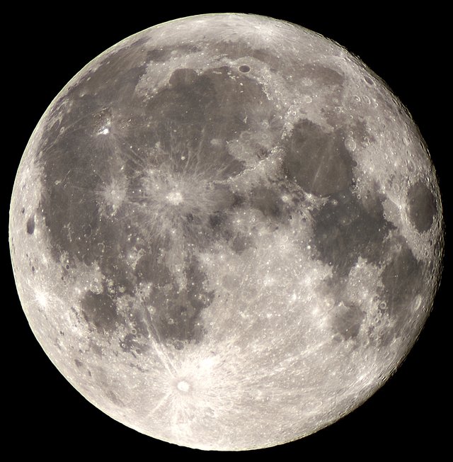 The full moon of the 10th of August, 2025, captured using prime focus, stacked.